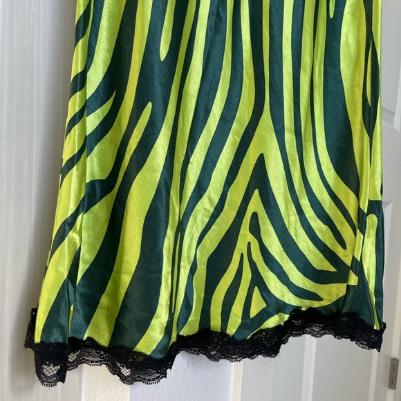 TOPSHOP Green satin printed skirt - Picture 9 of 9